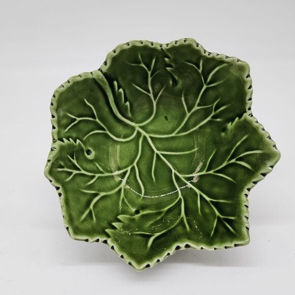 Green Leaf-Shaped Ceramic Bowl By Olfaire Portugal Microwave & Dishwasher Safe - Picture 1 of 7